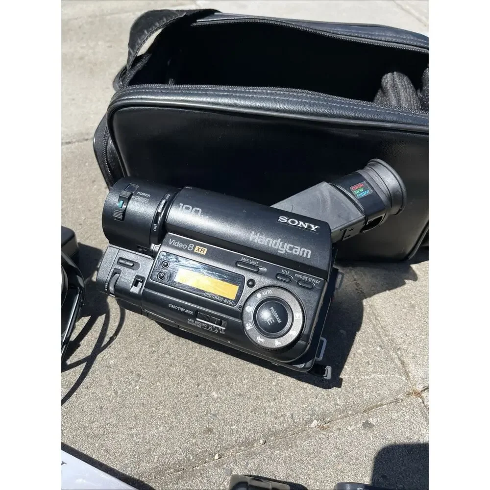 Sony Handycam CCD-TR416 Hi-8 Analog Video Camcorder Camera Bundle
